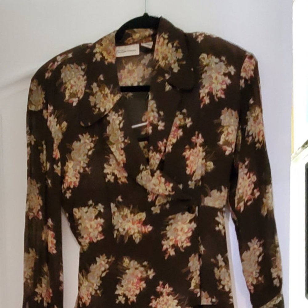 DANA BUCHMAN BROWN FLOWERED CREPE PANTS SUIT WITH PEPLUM PETITE SIZE 2